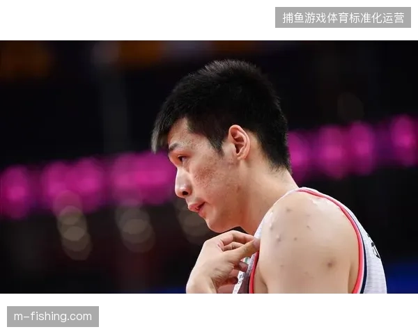 任骏飞虽然基础数据不显眼,但其优秀的防守效率和协防意识是广东队防守体系的粘合剂 任骏飞虽然基础数据不显眼,但其优秀的防守效率和协防意识是广东队防守体系的粘合剂